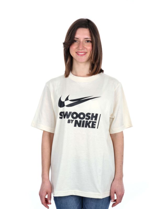 T SHIRT CON STAMPA NIKE DA RAGAZZA LATTE FZ4634 113 Online a Meca Moda Dress Shoes
